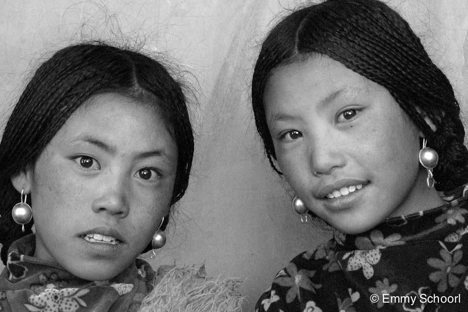 02a-Lhasa-nomad-girls-1.jpg